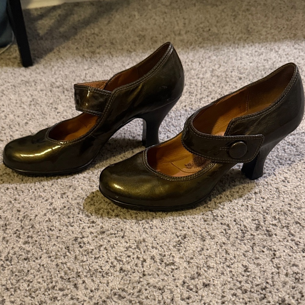 Classic Mary Jane High Heel Pumps in Olive Green